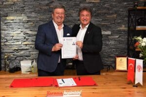 Bornova Belediye Başkanı Dr. Mustafa İduğ, Sosyal Demokrat Yerel Y&ouml;neticileri