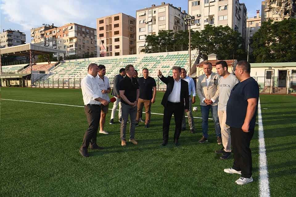 Spor alanında yaptığı yatırımları s&uuml;rd&uuml;ren Bornova Belediyesi, Yusuf Tırpancı Sahası&rsquo;nın