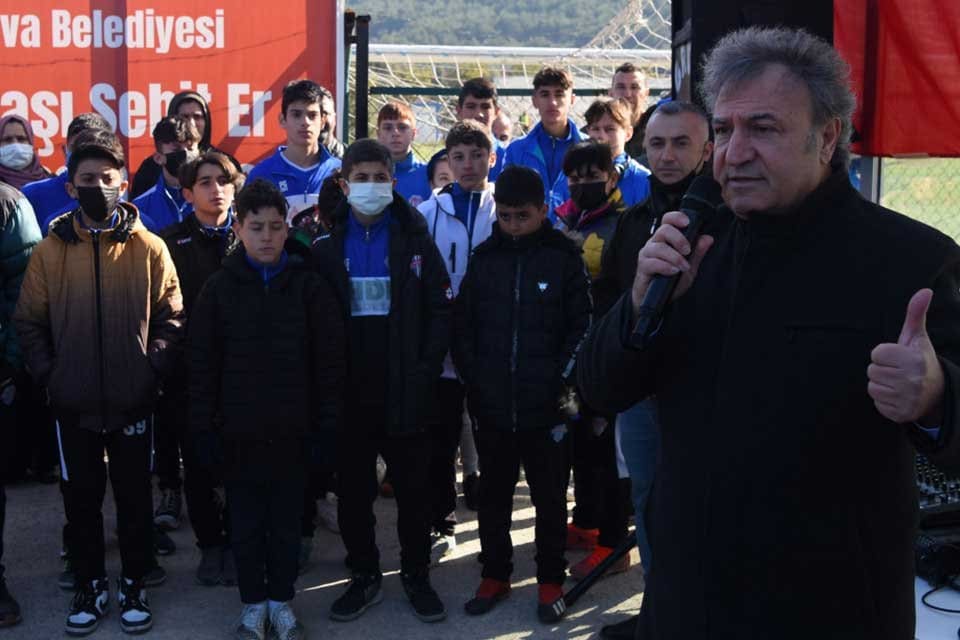 &nbsp; Bornova Belediyesi&rsquo;nin de desteğiyle onarılan Pınarbaşı Spor Kul&uuml;b&uuml; hizmet