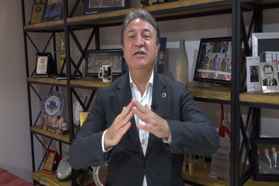 Bornova Belediyesi, Türkiye Sağırlar Federasyonu eski Başkanı Ercüment Tanrıverdi'nin katkılarıyla,