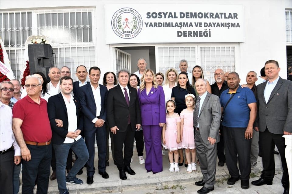 Bornova Belediye Başkanı Dr. Mustafa İduğ eşi Ufuk İduğ ile