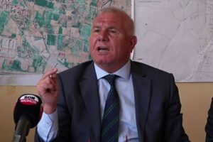 Cumhuriyet Halk Partili (CHP) Kemalpaşa Belediye Başkanı Rıdvan Karakayalı, sosyal