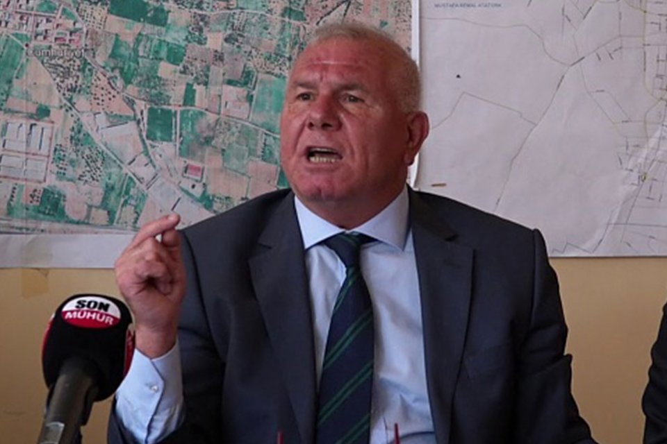 Cumhuriyet Halk Partili (CHP) Kemalpaşa Belediye Başkanı Rıdvan Karakayalı, sosyal