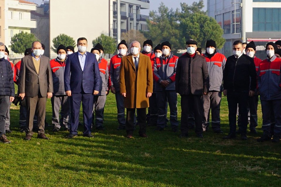 Kemalpaşa Belediye Başkanı Rıdvan Karakayalı, Kemalpaşa Rekreasyon Alanı’nda Belediye Personeli