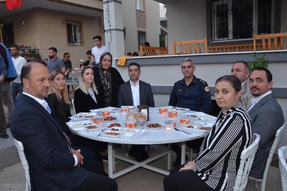 Menderes Belediye Başkanı Mustafa Kayalar, Şehit Piyade Teğmen Mehmet Kıvık&rsquo;ın