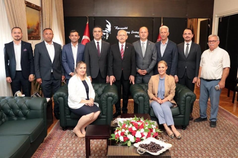 Menderes Belediye Başkanı Mustafa Kayalar, CHP Menderes İl&ccedil;e Başkanı Ahmet