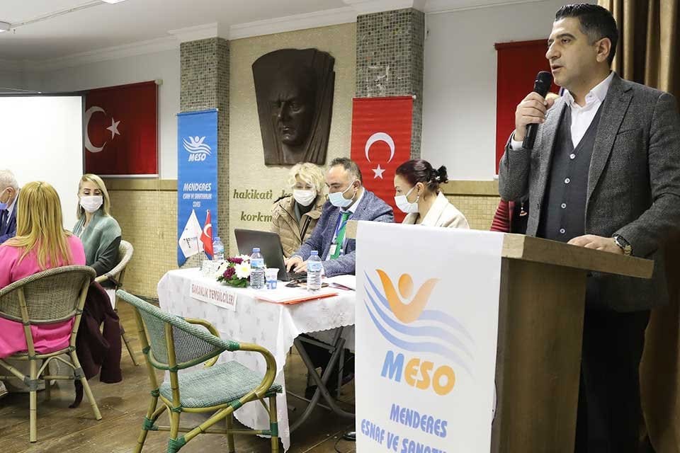 Menderes Belediye Başkanı Mustafa Kayalar, esnafla dayanışma i&ccedil;erisinde &ccedil;alışmalarına devam