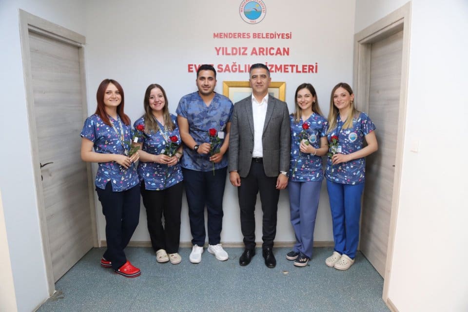 Menderes Belediye Başkanı Mustafa Kayalar, 12 Mayıs Uluslararası Hemşireler G&uuml;n&uuml;
