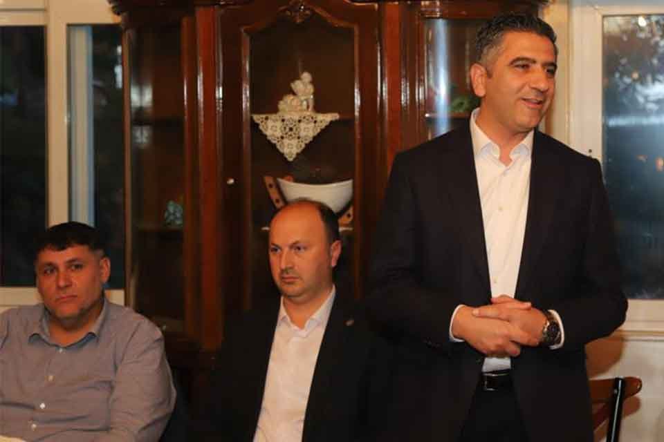 Menderes Belediye Başkanı Mustafa Kayalar, Ramazan dolayısıyla d&uuml;zenlenen iftar programlarında