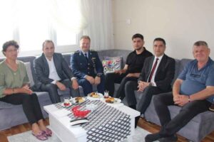 Menderes Belediye Başkanı Mustafa Kayalar bayram dolayısıyla şehit ailelerini ziyaret
