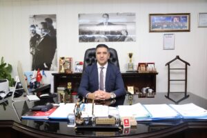 Menderes Belediye Başkanı Mustafa Kayalar, ORC Araştırma Şirketi’nin yaptığı ankete