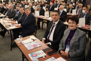 Partisinin Kayseri’de düzenlenen Belediye Başkanları Çalıştayına katılan Menderes Belediye Başkanı