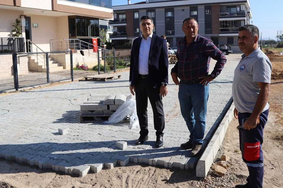 Menderes Belediyesi tarafından s&uuml;rd&uuml;r&uuml;len yol yapım &ccedil;alışmaları kapsamında G&ouml;rece&rsquo;de yer