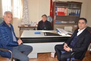 Menderes Belediye Başkanı Mustafa Kayalar mahalle ziyaretlerine devam ediyor. Belediye