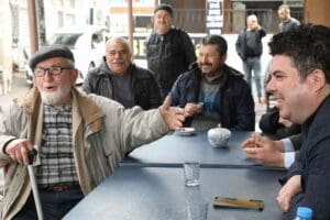 Buca Belediye Başkanı Erhan Kılı&ccedil;, saha ekibiyle beraber başladığı k&ouml;y