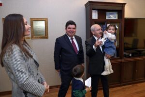 Buca Belediye Başkanı Erhan Kılıç, ailesiyle birlikte Anıtkabir’i ve CHP