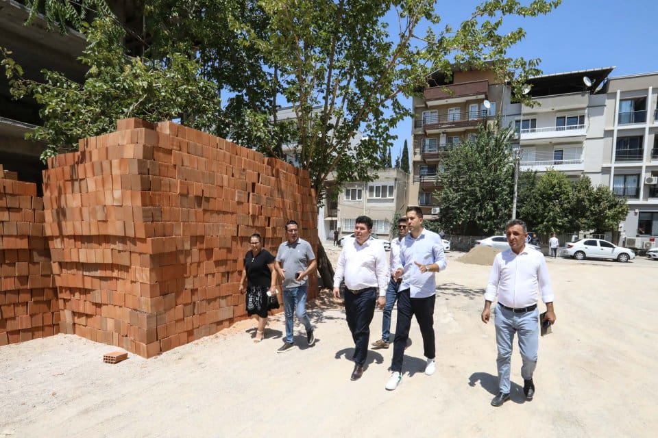 T&Uuml;RKİYE&rsquo;nin en kalabalık il&ccedil;elerinden biri olan Buca&rsquo;da trafik sorununu en