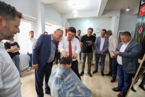 Buca&nbsp;Belediyesi, kentteki &ccedil;ocuklara bayram sevinci yaşattı. İmk&acirc;nları kısıtlı ailelerin &ccedil;ocukları