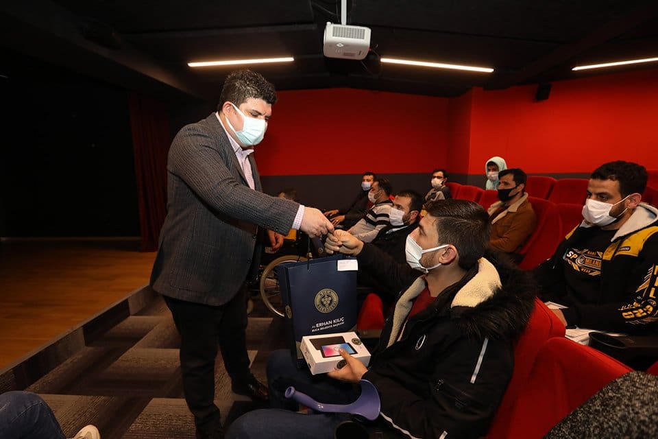 Buca Belediye Başkanı Av. Erhan Kılı&ccedil;, il&ccedil;edeki engelli m&uuml;ltecilerde pandemi