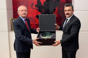 Dikili Belediye Başkanı Adil Kırgöz, CHP Genel Başkanı Kemal Kılıçdaroğlu’nu