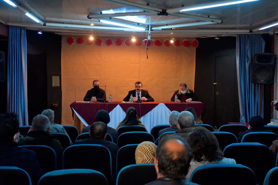 Dikili Belediye Başkanı Adil Kırgöz muhtarlarla bir araya geldi, çalışmalarla