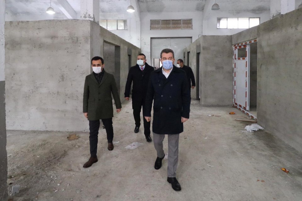 Bergama Belediye Başkanı Hakan Koştu, Başkan Yardımcıları Aşkın Uyar ve