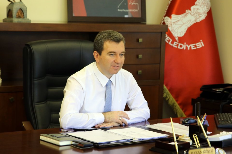 Yeni yıl dolayısıyla Bergama Belediye Başkanı Hakan Koştu bir mesaj