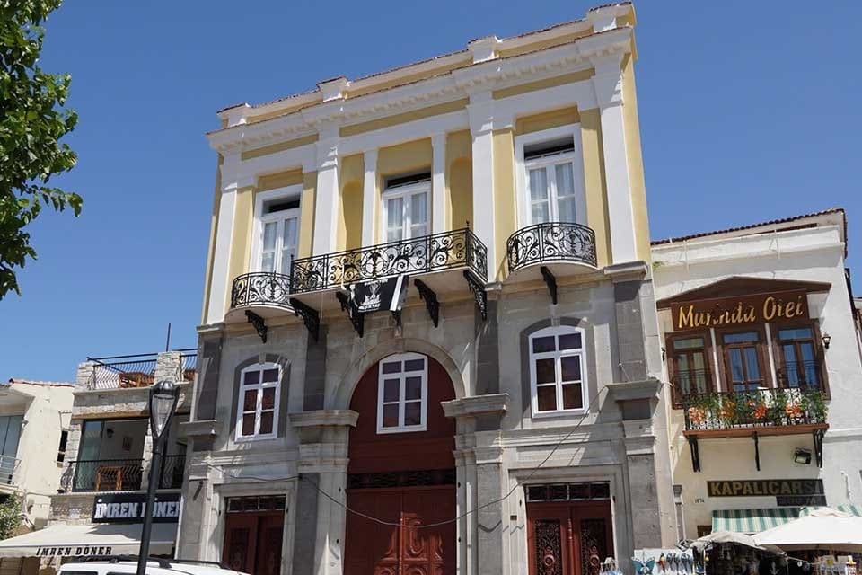 Başkan Oran, &ldquo;Sahipleri bir adım atmazsa &Ccedil;eşme Belediyesi olarak kamulaştırıp,