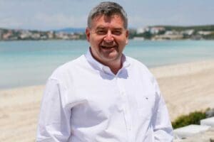 &Ccedil;eşme Belediye Başkanı M. Ekrem Oran, &Ccedil;eşme'de yazlığı olan ve