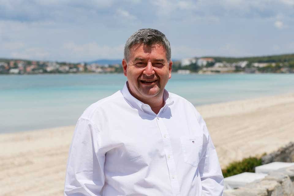 &Ccedil;eşme Belediyesi il&ccedil;edeki istihdam sorununu &ccedil;&ouml;zecek &ldquo;&Ccedil;eşme Kariyer&rdquo; portalını hayata