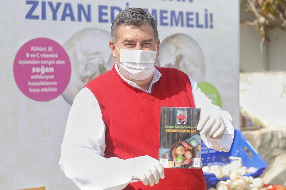 Çeşme Belediyesi tarafından ilçenin yöresel beyaz soğanını tanıtmak ve üreticiye