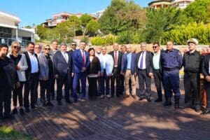 &Ccedil;eşme Belediye Başkanı M. Ekrem Oran Muhtarlar G&uuml;n&uuml; dolayısıyla &Ccedil;eşme&rsquo;deki