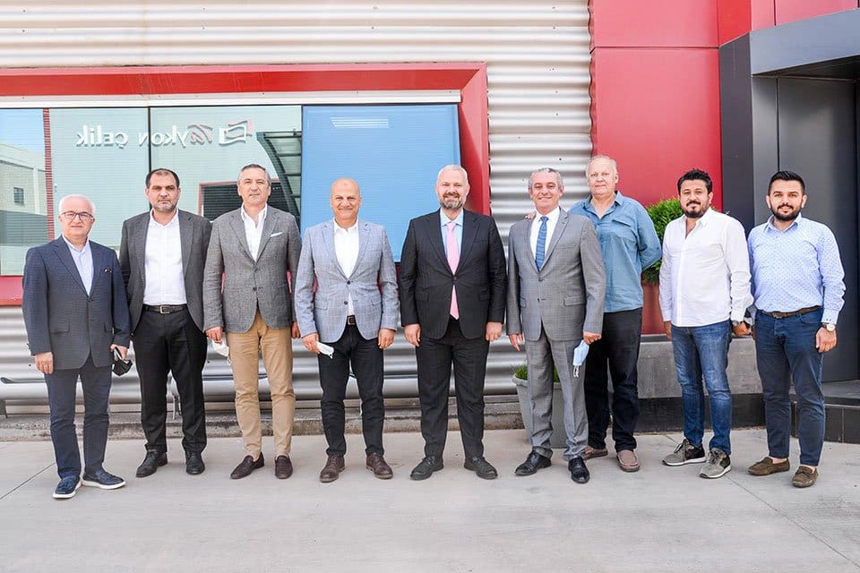 Ulukent Sanayi B&ouml;lgesi&rsquo;ndeki iş insanlarının talep ve &ouml;nerilerini dinleyen Menemen