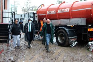 Bayraklı Belediye Başkanı Serdar Sandal, gece saatlerinde başlayan ve baskınlara