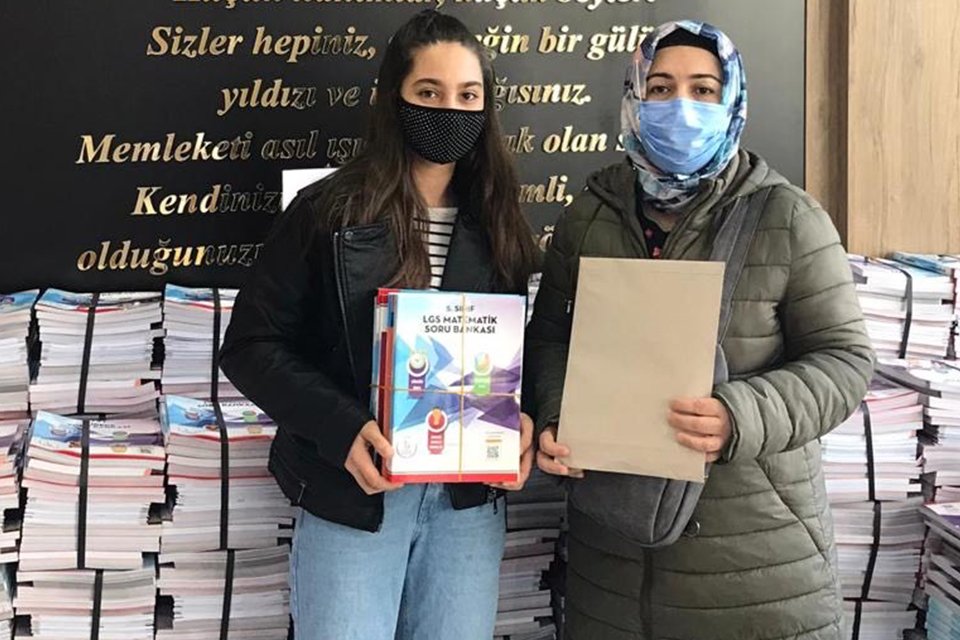 Bayraklı Belediyesi, pandemi süresince eğitimlerine online platformlar üzerinden devam eden Bayraklı Belediyesi Sosyal Etkinlik Merkezi (BAYSEM)’de