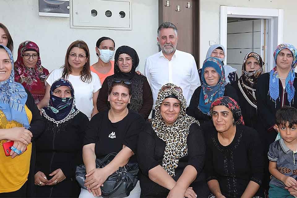 Bayraklı Belediye Başkanı Serdar Sandal, ge&ccedil;tiğimiz hafta başladığı mahalle gezilerine