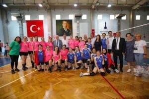 Bayraklı Belediyesinin ev sahipliğinde bu yıl ilki d&uuml;zenlenen kız &ouml;ğrenci