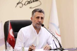 Bayraklı Belediye Başkanı Serdar Sandal, il&ccedil;e g&uuml;ndeminde tartışmalara konu olan