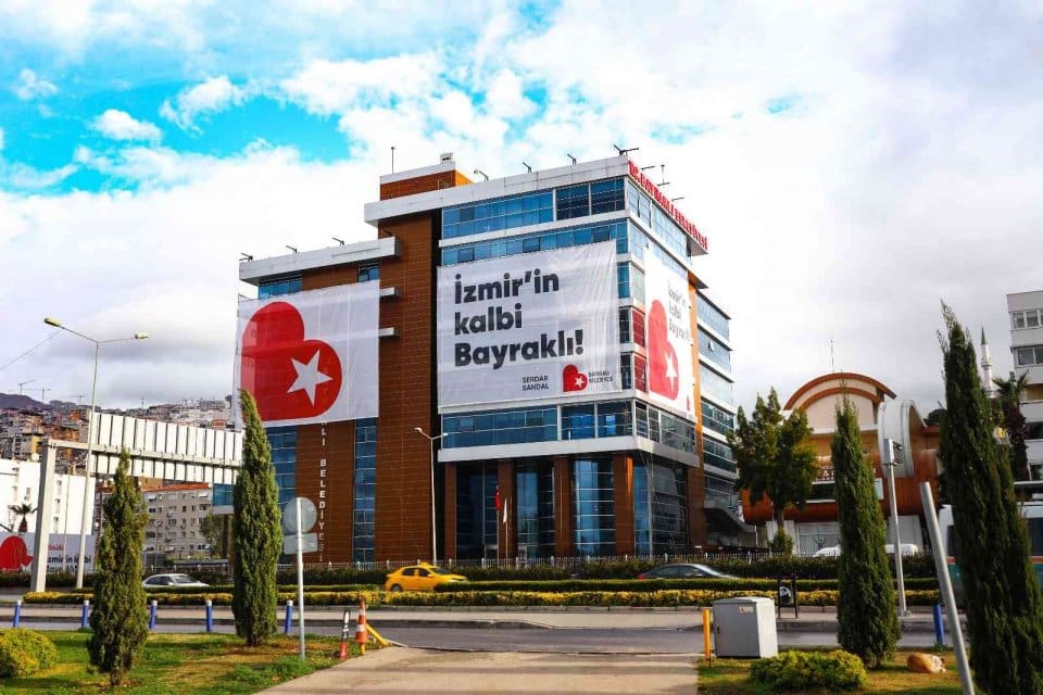 Bayraklı Belediye Başkanı Serdar Sandal, 30 Ekim 2020 tarihinde meydana