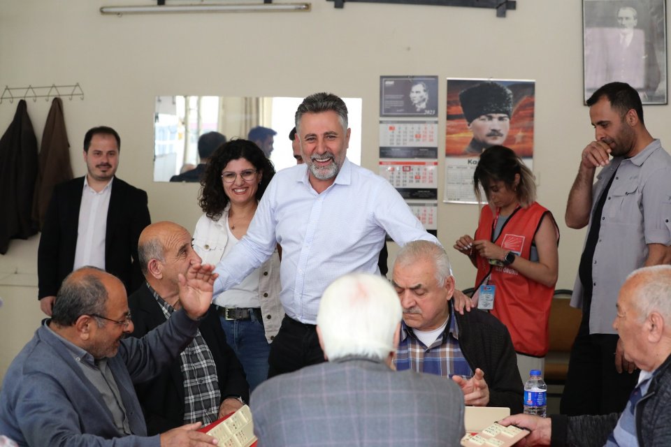 ADIM ADIM SOKAĞIN NABZINI TUTUYOR Bayraklı Belediye Başkanı Serdar Sandal&rsquo;ın