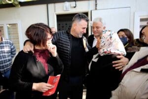 Bayraklı Belediye Başkanı Serdar Sandal, Cumartesi mesaisinde İzmir Depremzedeleri Dayanışma