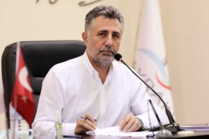 Bayraklı Belediye Başkanı Serdar Sandal'ın Covid-19 testi pozitif çıktı. Bayraklı