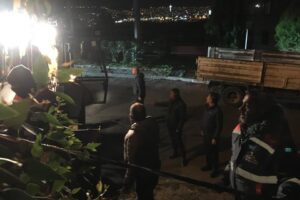 Bayraklı Belediyesi ekipleri, akşam saatlerinde İzmir genelinde etkili olan şiddetli