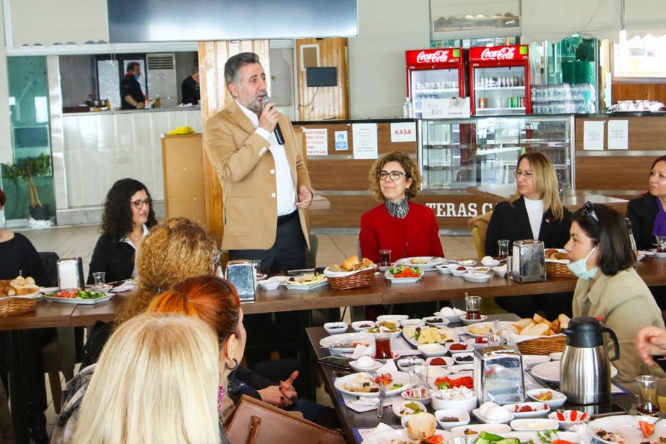 8 Mart D&uuml;nya Emek&ccedil;i Kadınlar G&uuml;n&uuml; dolayısıyla d&uuml;zenlenen etkinlikte konuşan