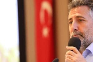 Bayraklı Belediye Başkanı Serdar Sandal, kentin sorunlarına daha hızlı ve