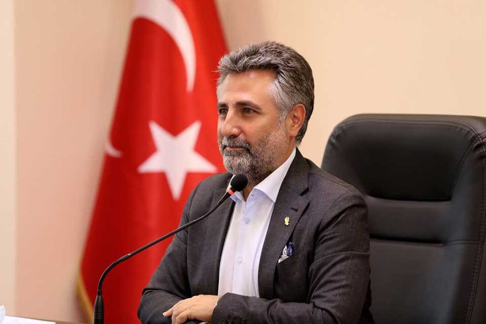 Bayraklı Meclisi'nde CHP meclis &uuml;yelerinin yaptığı bildiri sonrası gelen tepkileri