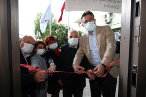 Bayraklı Belediyesi tarafından inşası tamamlanan Fuat Edip Baksı Mahallesi yeni