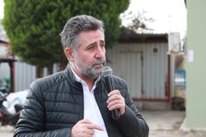 Bayraklı Belediye Başkanı Serdar Sandal, Park ve Bahçeler Müdürlüğü personeliyle