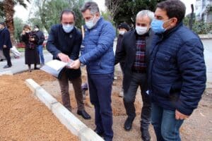 Bayraklı Belediye Başkanı Serdar Sandal, il&ccedil;ede yapımı s&uuml;ren ve başlayacak