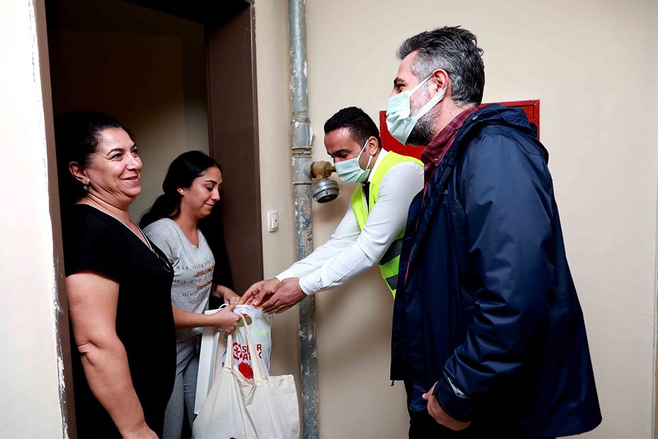 Bayraklı Belediye Başkanı Serdar Sandal, İzmir depremi sonrası yaşamlarına geçici